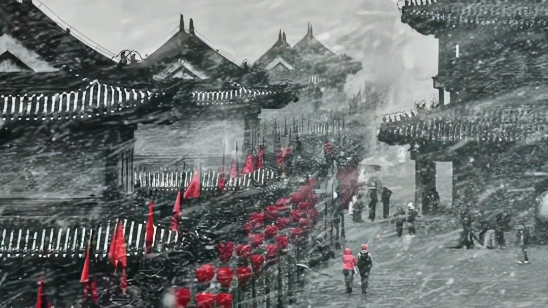 西安大雪邂逅正月初七，城市银装素裹。提醒广大市民注意防滑，平安出行！