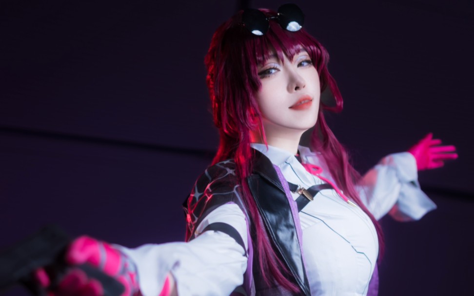 卡芙卡cos | 你好像有很多事情想问我?