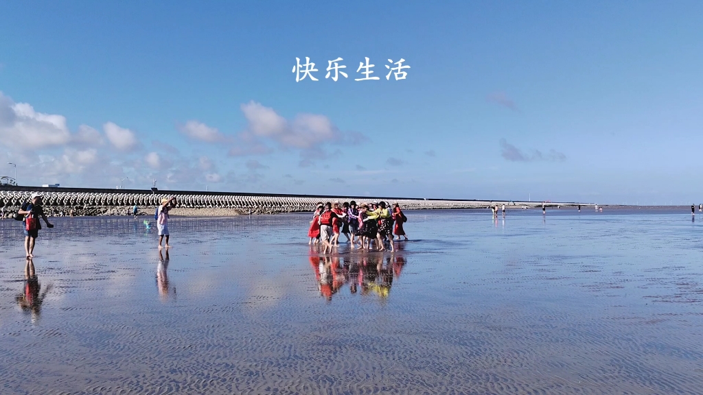 路人的海边快乐旅行