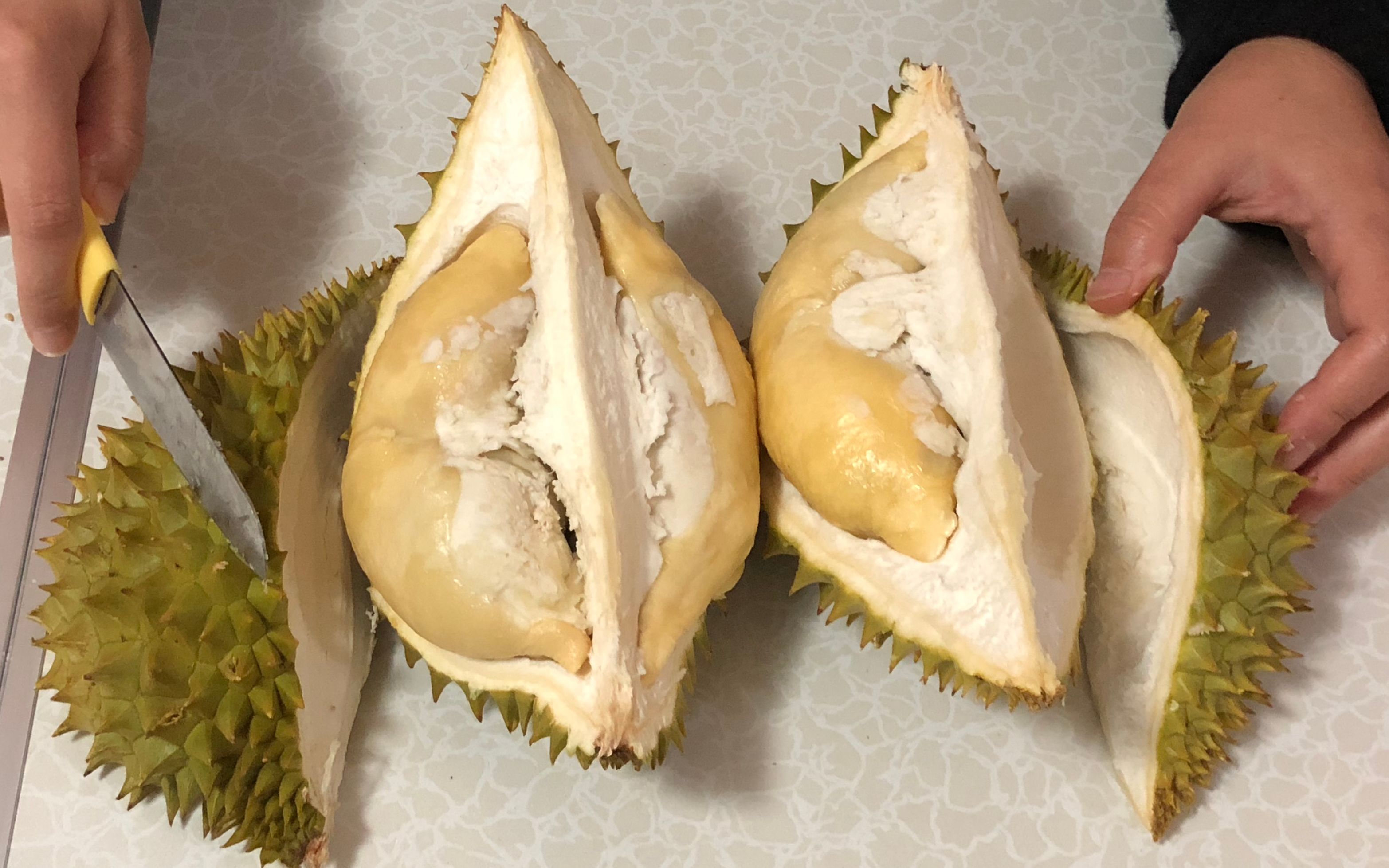 榴莲好吃不会买?教你一招挑榴莲,皮薄肉多甜又软,看后告诉家人