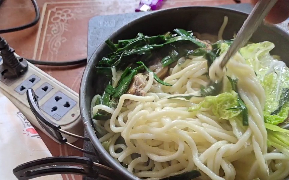 日常黑暗料理,鸡头和鸡pp面条,小狗看了不淡定了