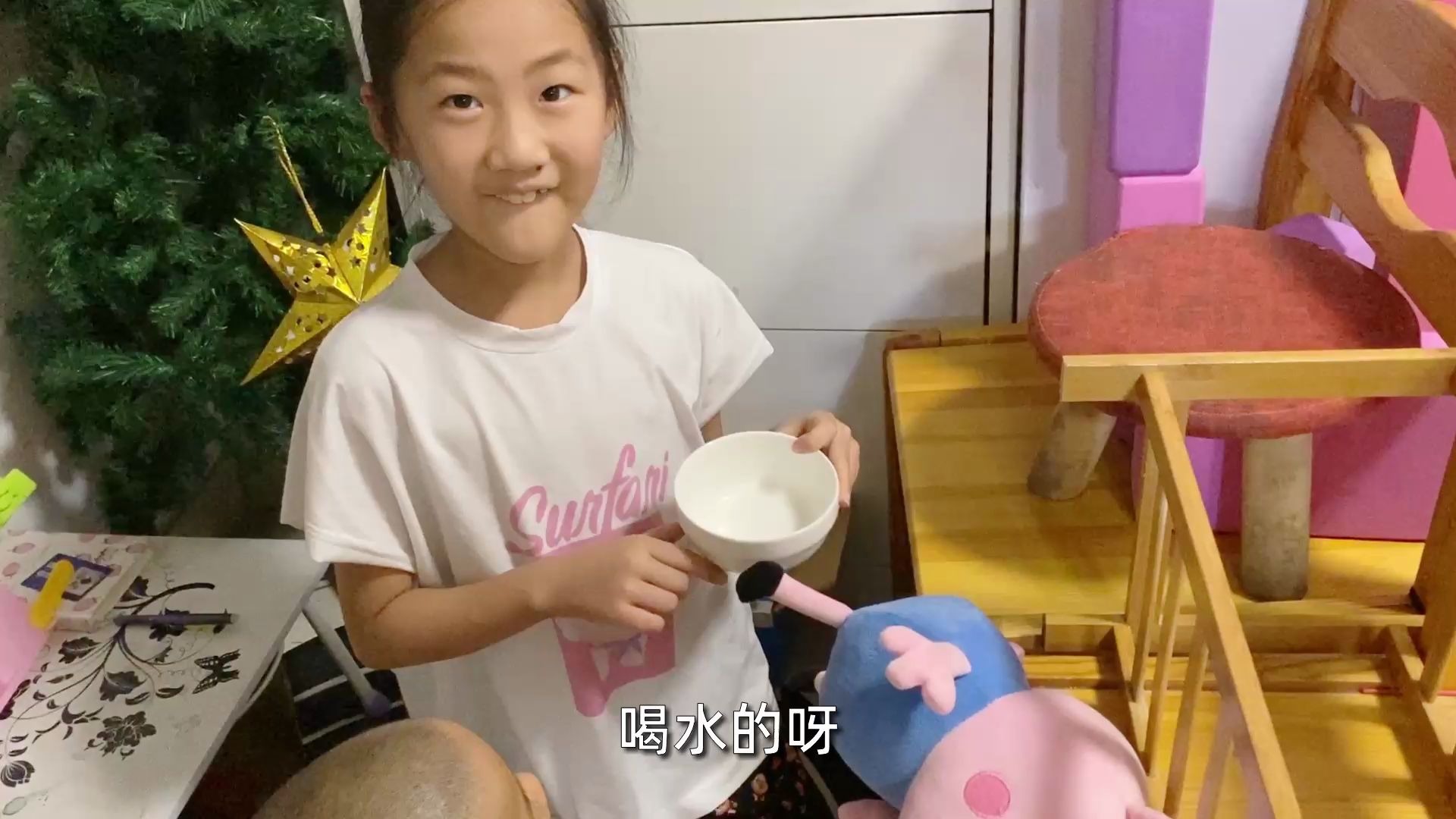 [图]女儿模仿小时候建设秘密基地，里面能放零食还有小机关，小孩子的童年真好