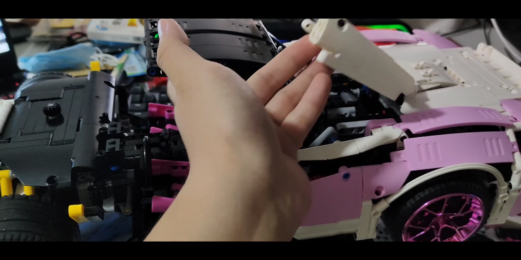 玛莎拉蒂mc20 乐高moc第五天 尾部和折叠顶完成 ,接下来是前脸和车门.