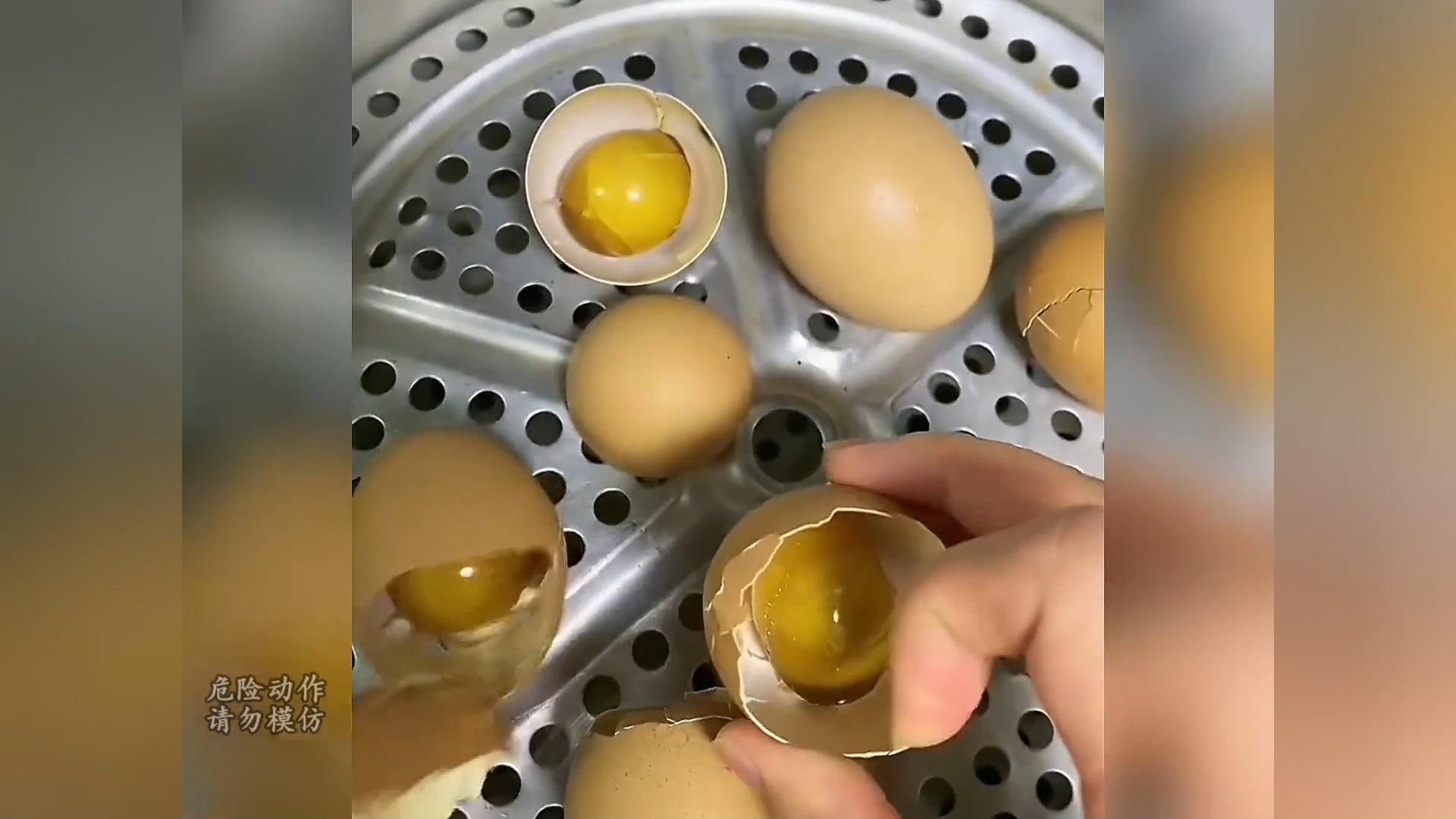 新买辣椒酱全是蛆?换一瓶又"中奖"?厂商:这是胚芽