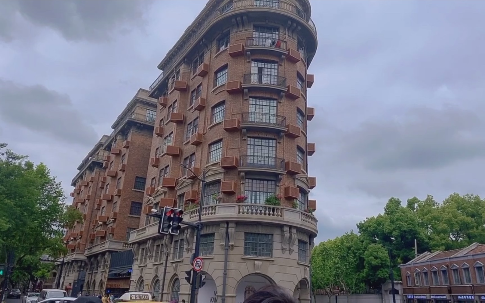 同乡见面,武昌路,星巴克,有喜屋,吃吃逛逛之外,最多的思乡_哔哩哔哩