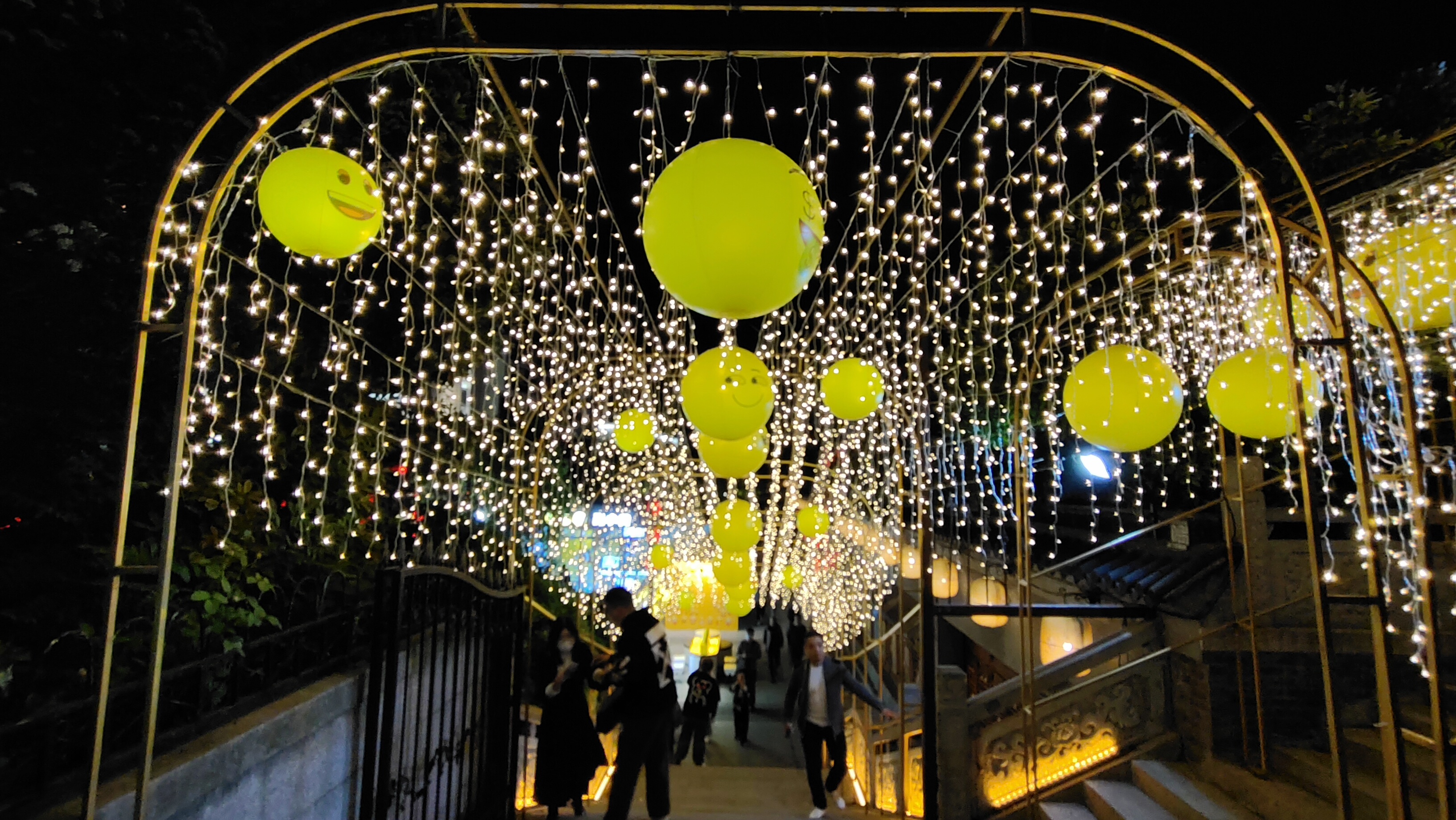 南京夫子庙对面——秦淮河小吃城,网红奶茶店emoji,夜景绝美