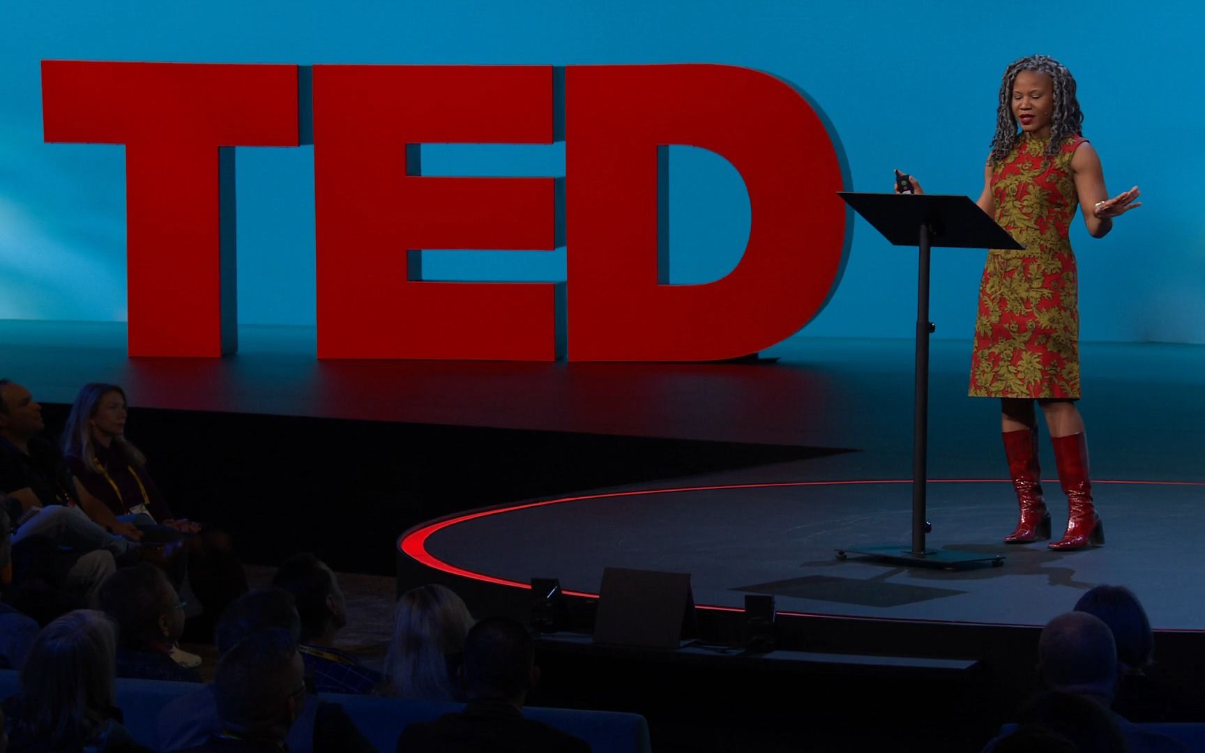 [图][TED 2022年9月]You don't have to leave your neighborhood to live in a better one