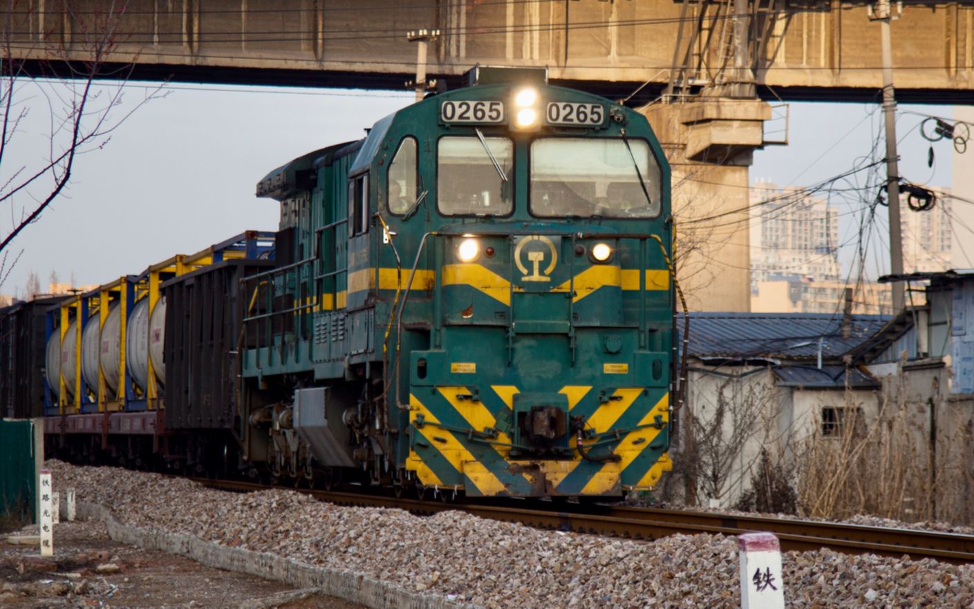 nd5-0265牵引货列回浦镇交会桥上df8b-5129