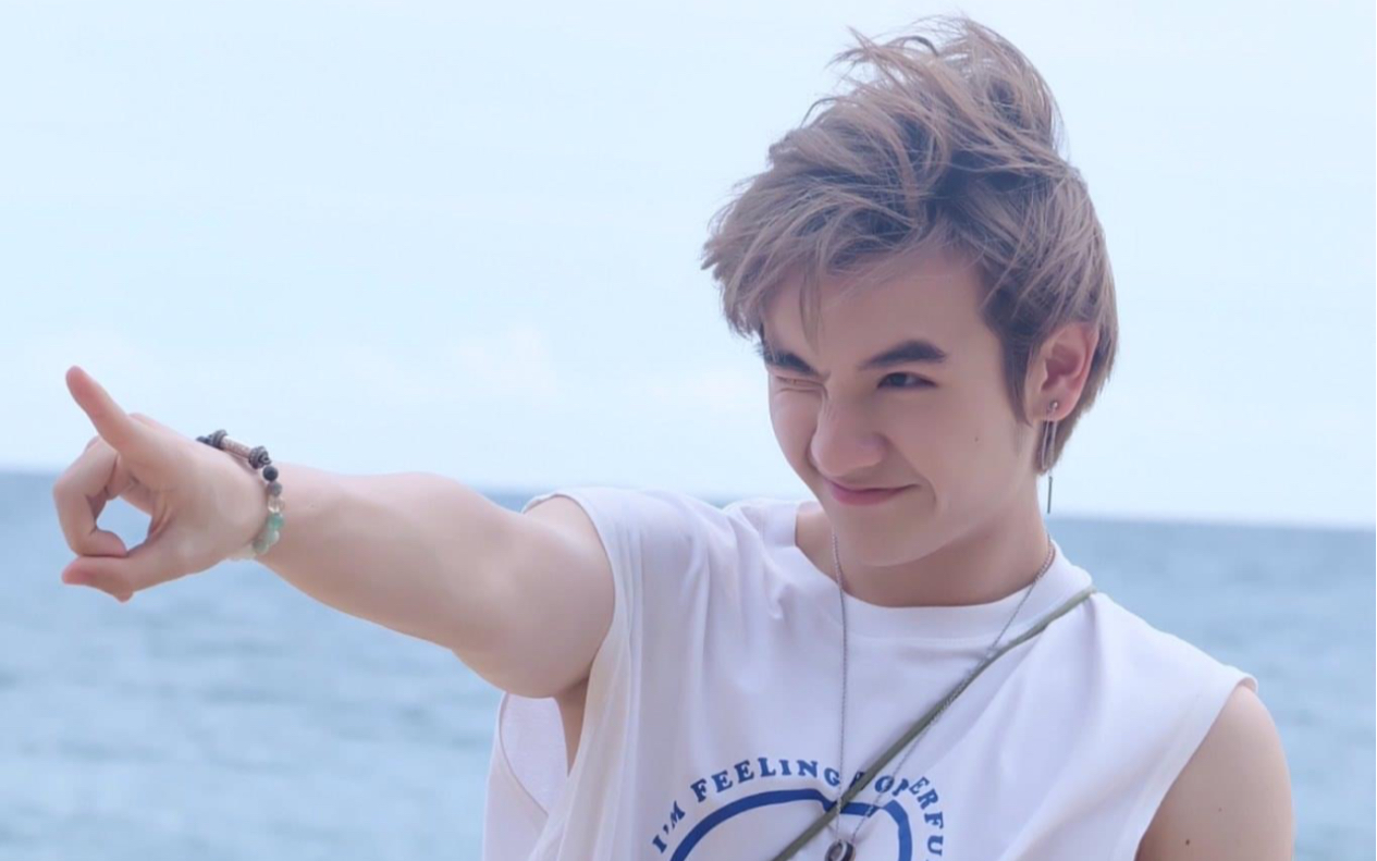 into1高卿尘-怼脸自拍视频合集-可爱的小九,性感的nine,多变的高卿尘