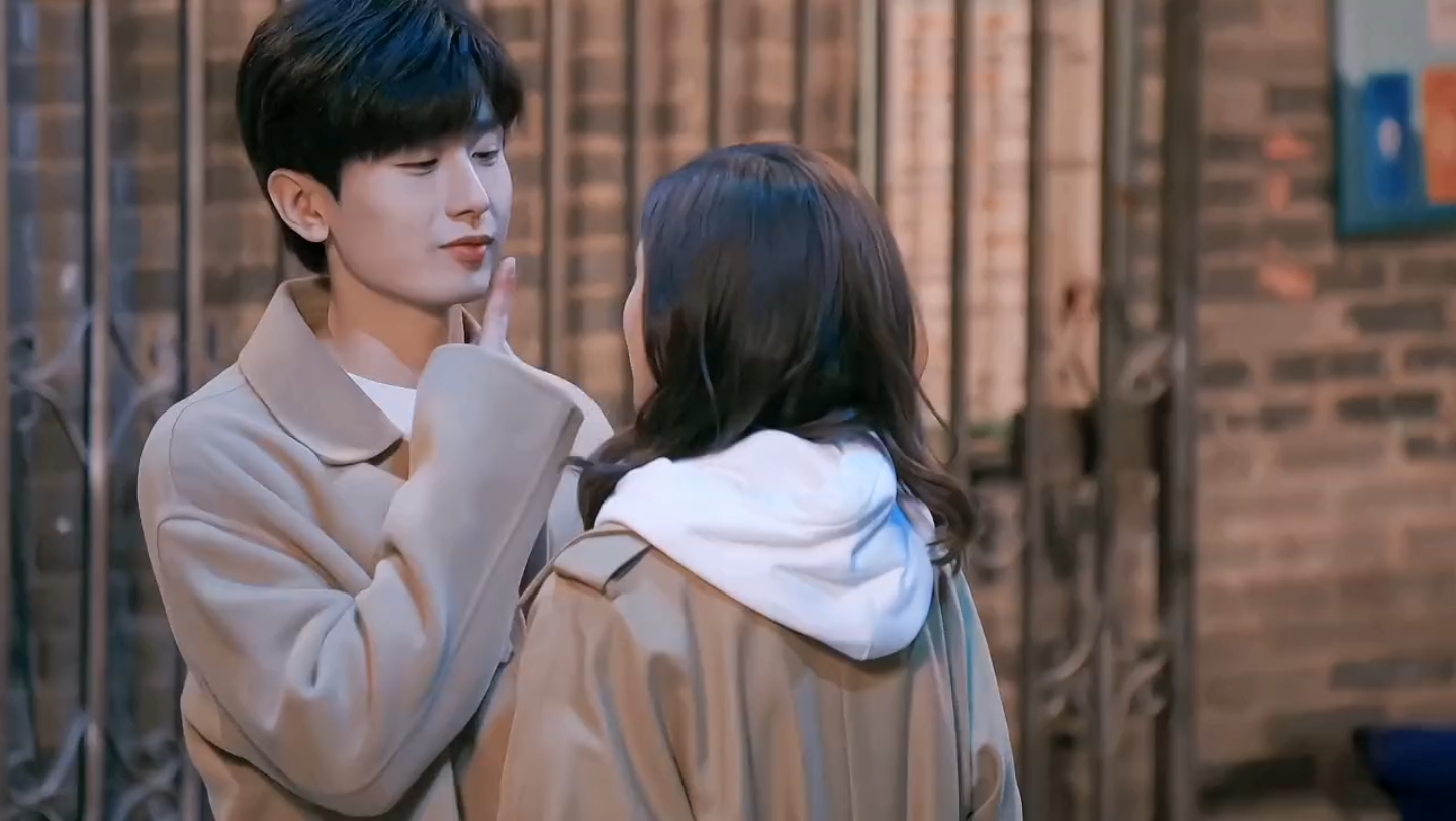 小奶狗霸总傅云深vs甜美医生朱旧 从刚开始互不顺眼,后一起经历困难又