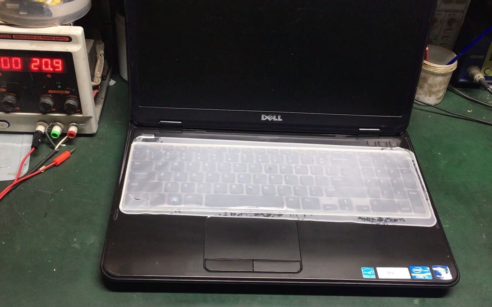 戴尔n5110笔记本开机无反应,插入电源灯就灭,教你修大短路通病!