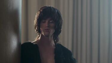 Isak Danielson - King of a Tragedy (Official Music Video)_哔哩哔哩