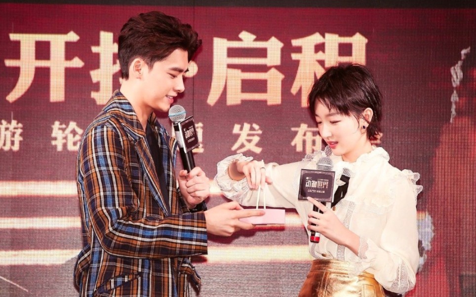 【李易峰x周冬雨】喂饺子多角度视频合集(两个小学森)_哔哩哔哩 (゜