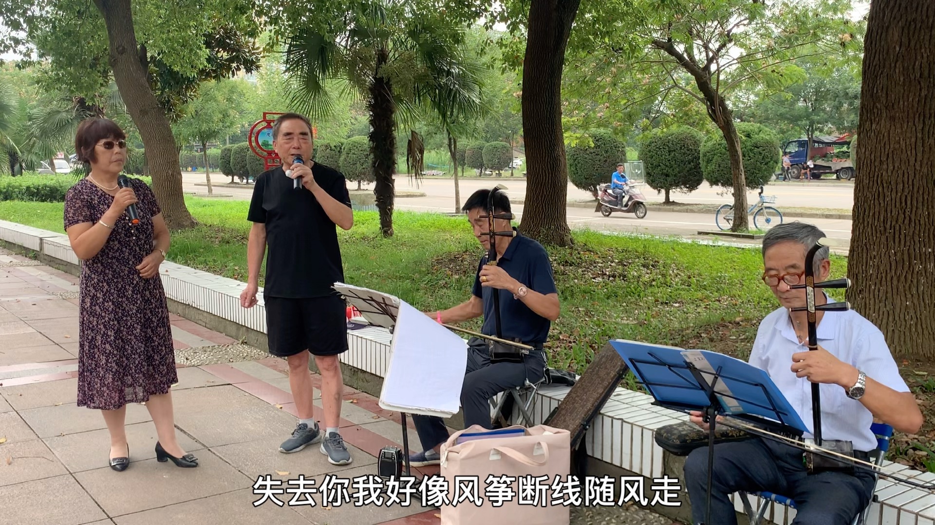 [图]黄梅戏名段《风尘女画家·海滩别》赏析：无为北门市民休闲表溩文艺曲目。