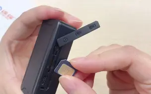 Télécharger la video: 定位器需要插卡开机才能用！怎么操作我来教你。