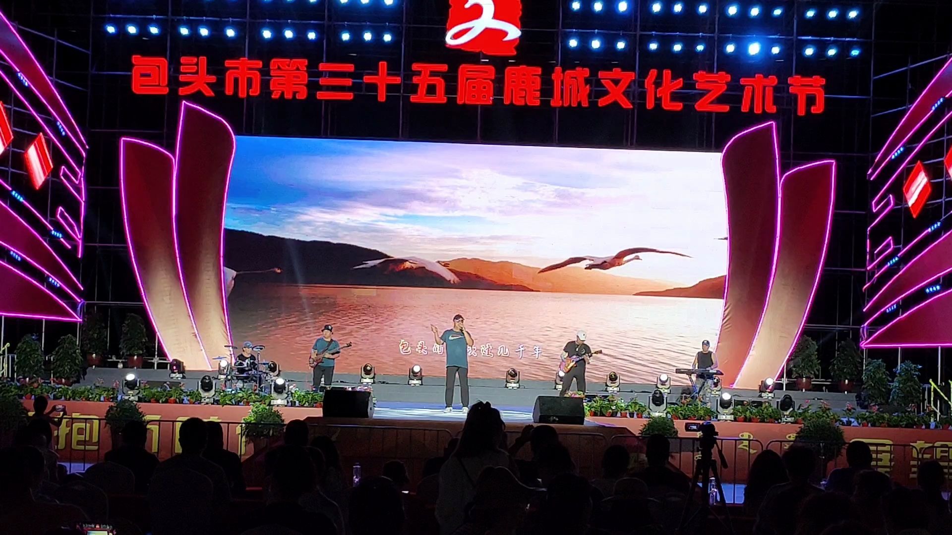 包头市社区之光大舞台,昆区友谊街道办事处老男孩乐队,原创歌曲
