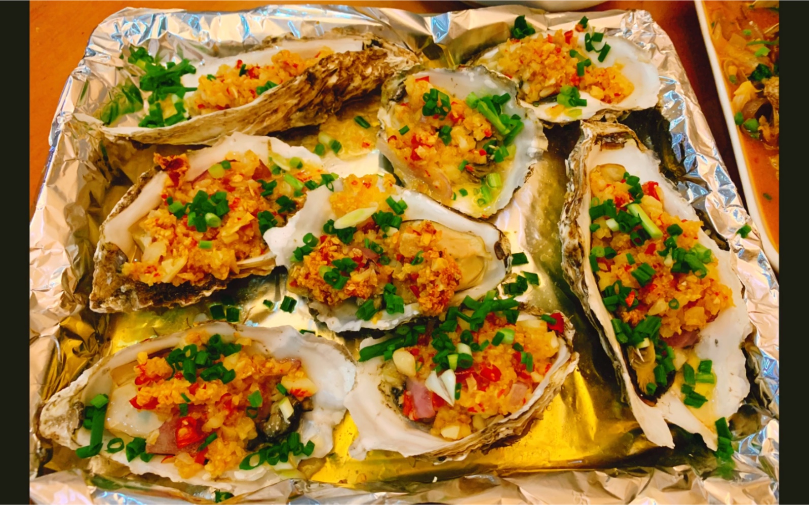 宵夜必点第二弹,蒜蓉生蚝,我一个人可以吃掉这一盘!