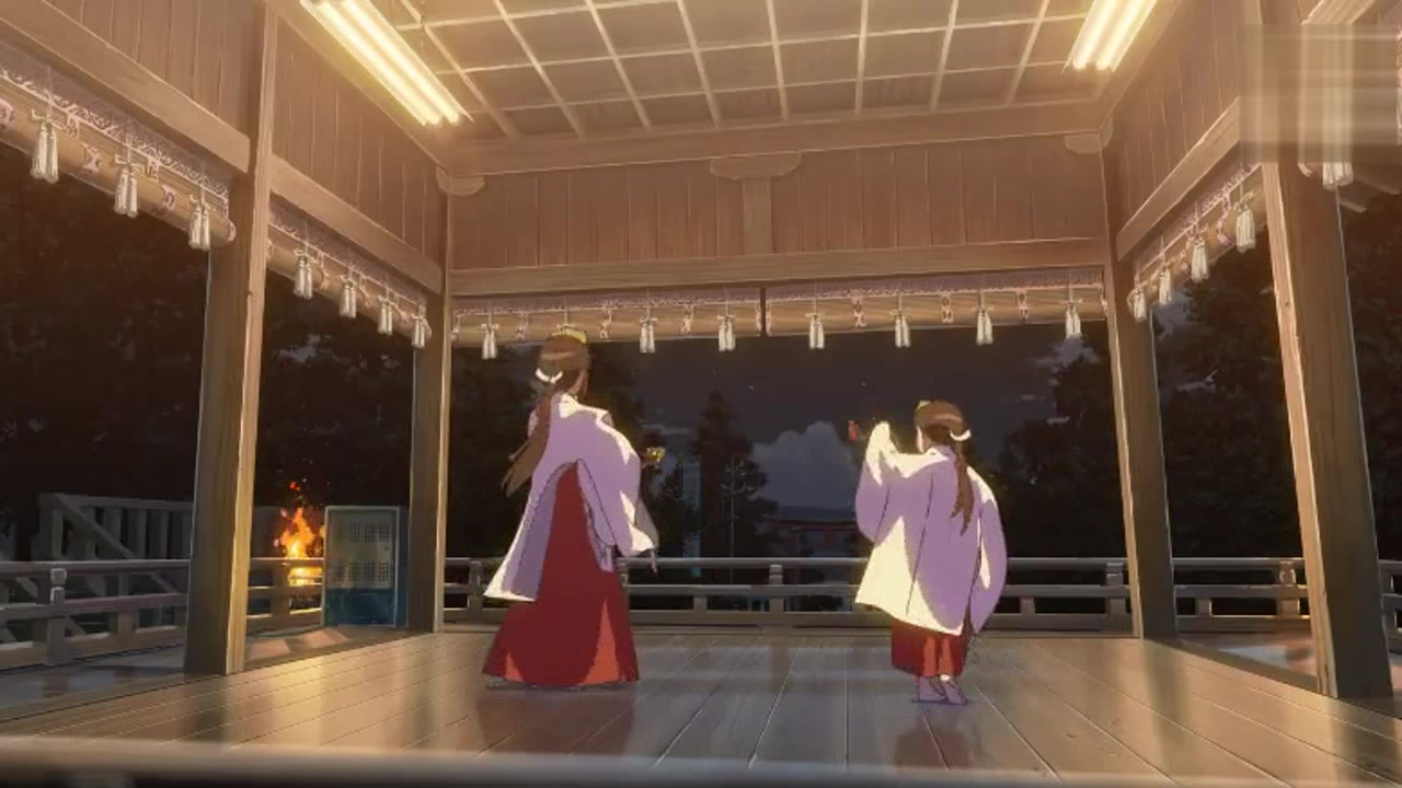 宫水三叶在宫水神社跳舞的素材