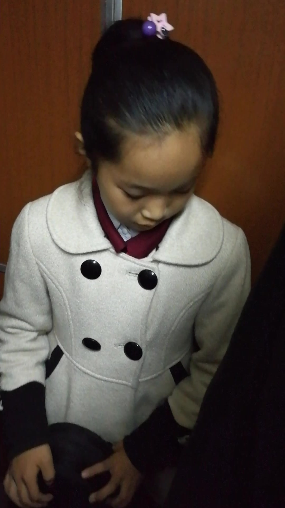 【2017朝鲜行】平壤地铁上的小学生