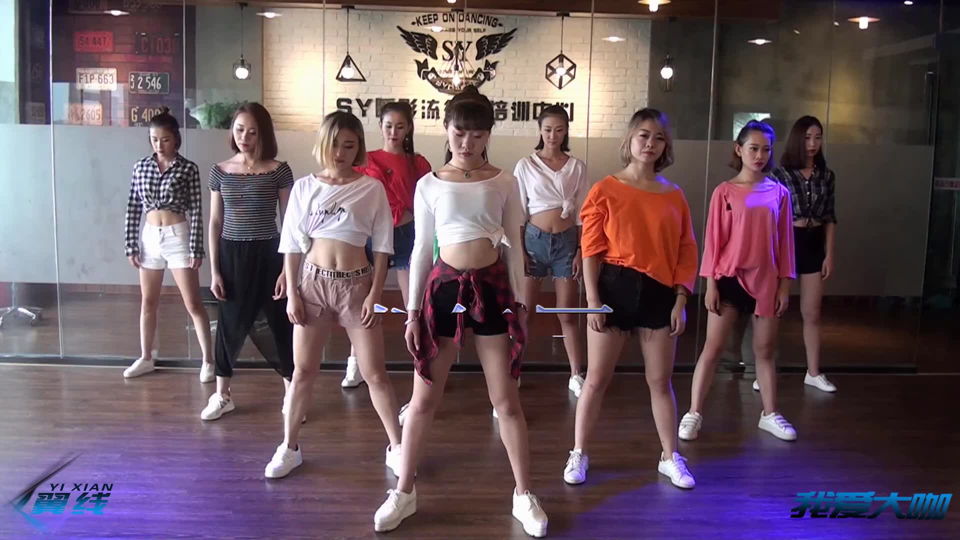 文艺星探鬼步舞seve连跳全是漂亮妹子总有你喜欢的