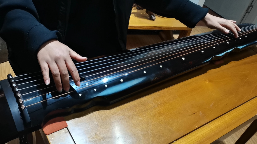 飞瀑连珠式生漆老杉木古琴音色好,型制美,漆艺佳