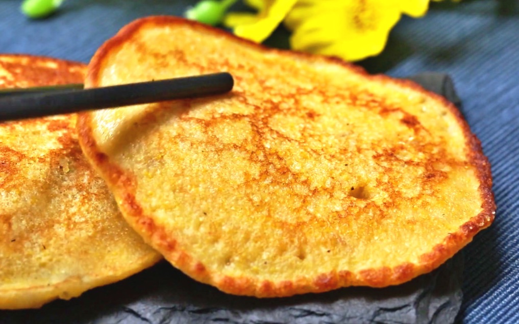 教你做香蕉玉米软饼,比煎饼好吃100倍!