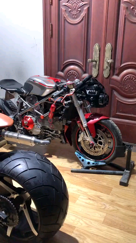 爆改,拖拉机杜卡迪749