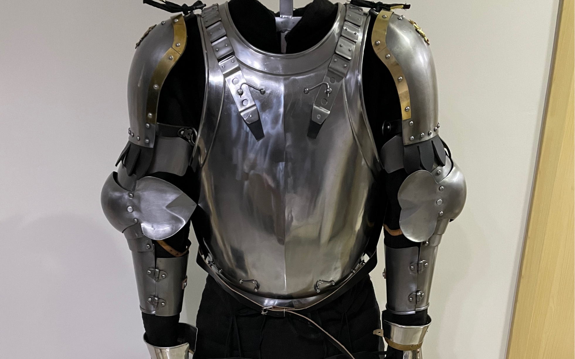 中世纪骑士板甲臂甲活动性