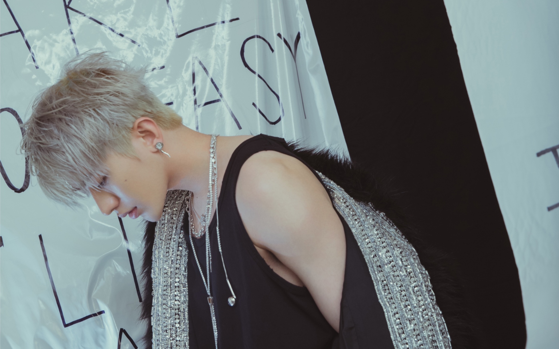 蔡徐坤新歌《标签》live片段