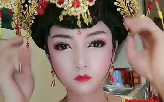 男扮女装反串俊杰