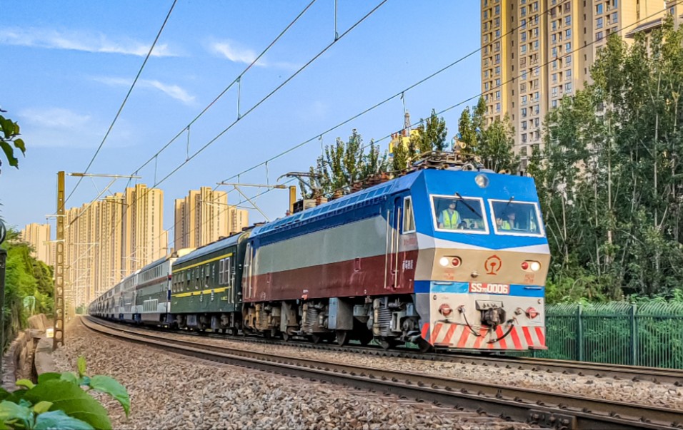 双层火车搭配日落金光!