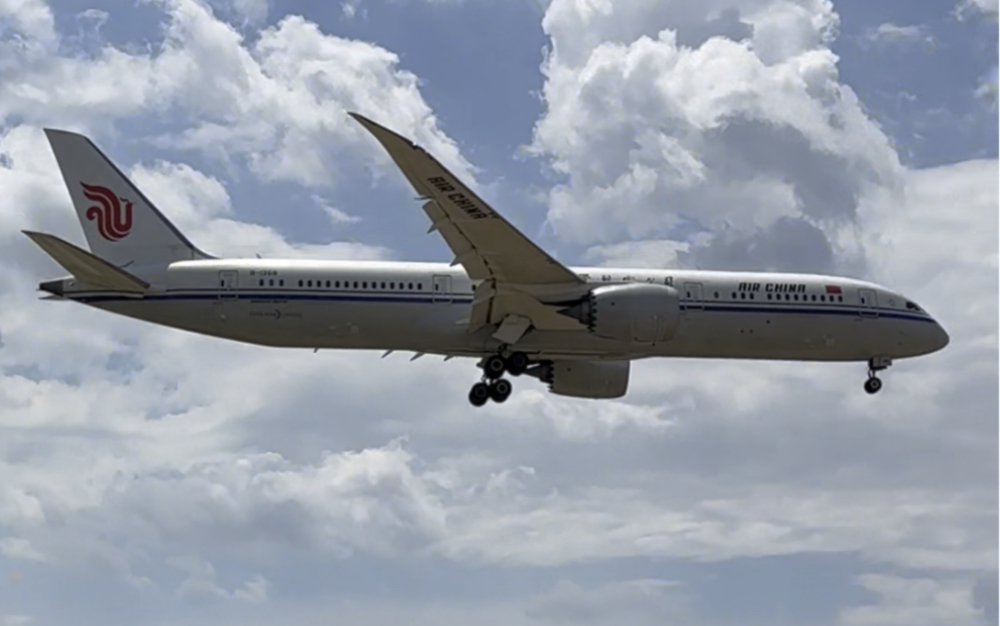 中国国际航空b787-9降落广州白云机场01跑道(原声)