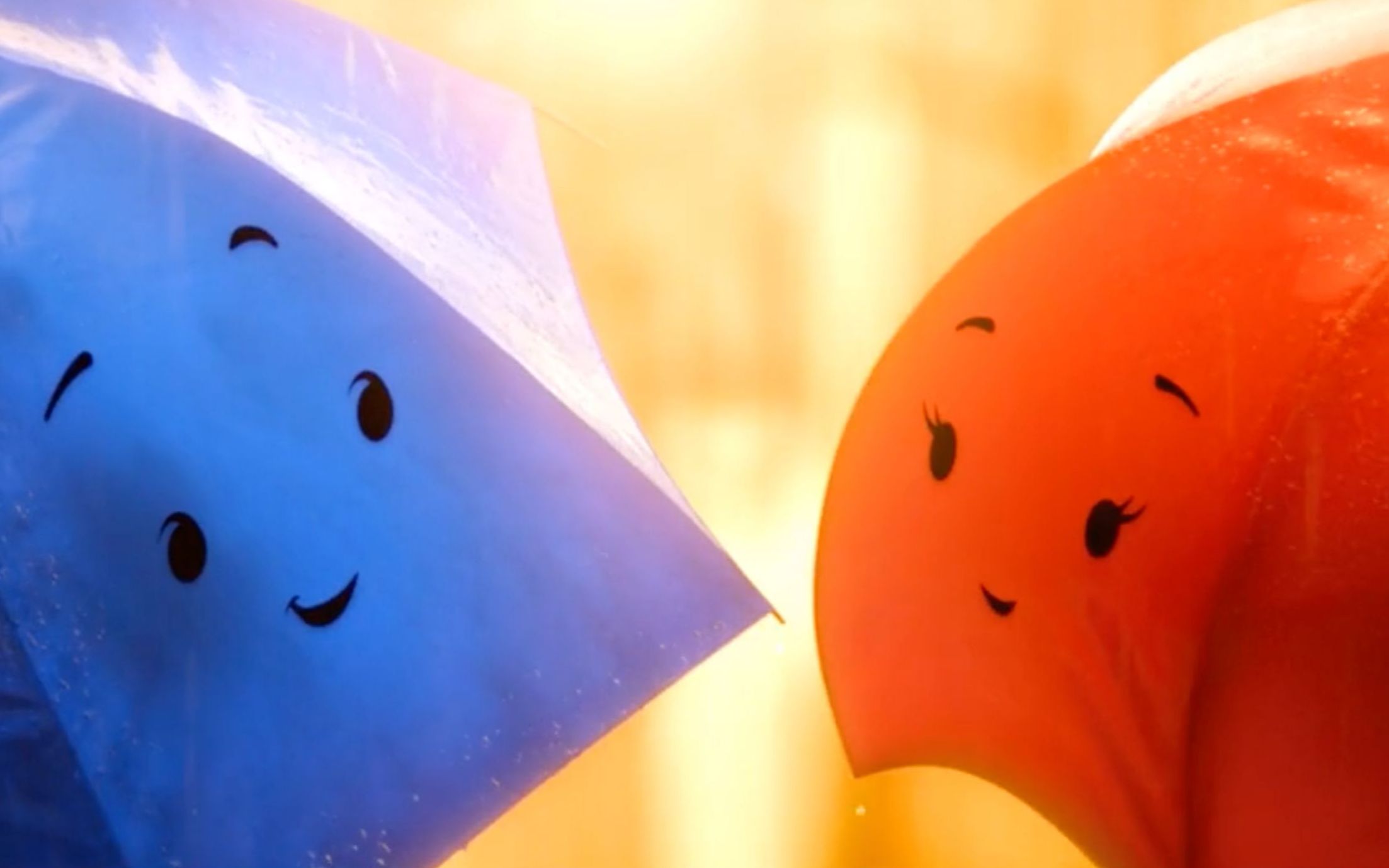 蓝雨伞之恋两把雨伞一见钟情的温馨小故事