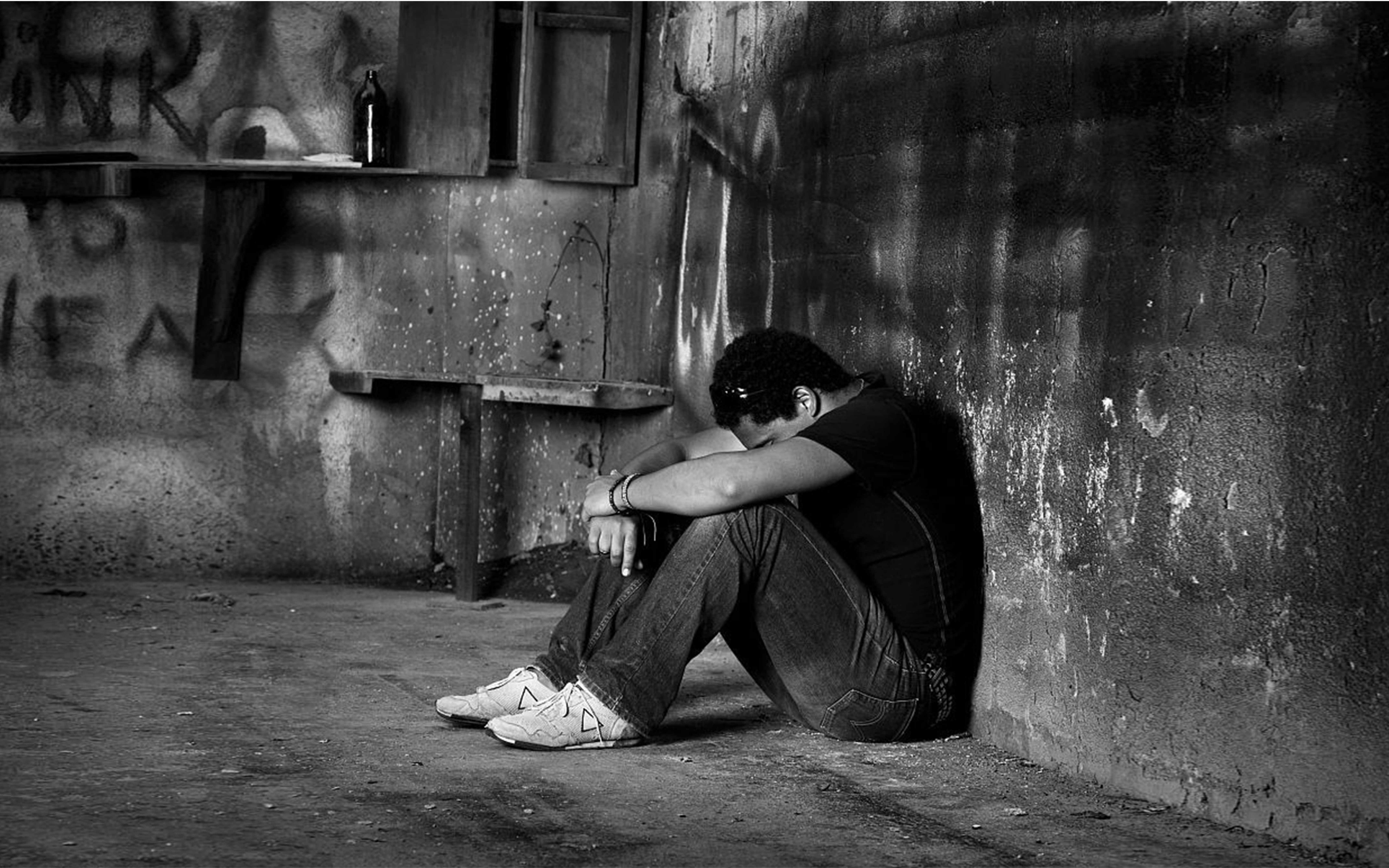 最近很火的一首用力活着唱出了多少异乡人的心声