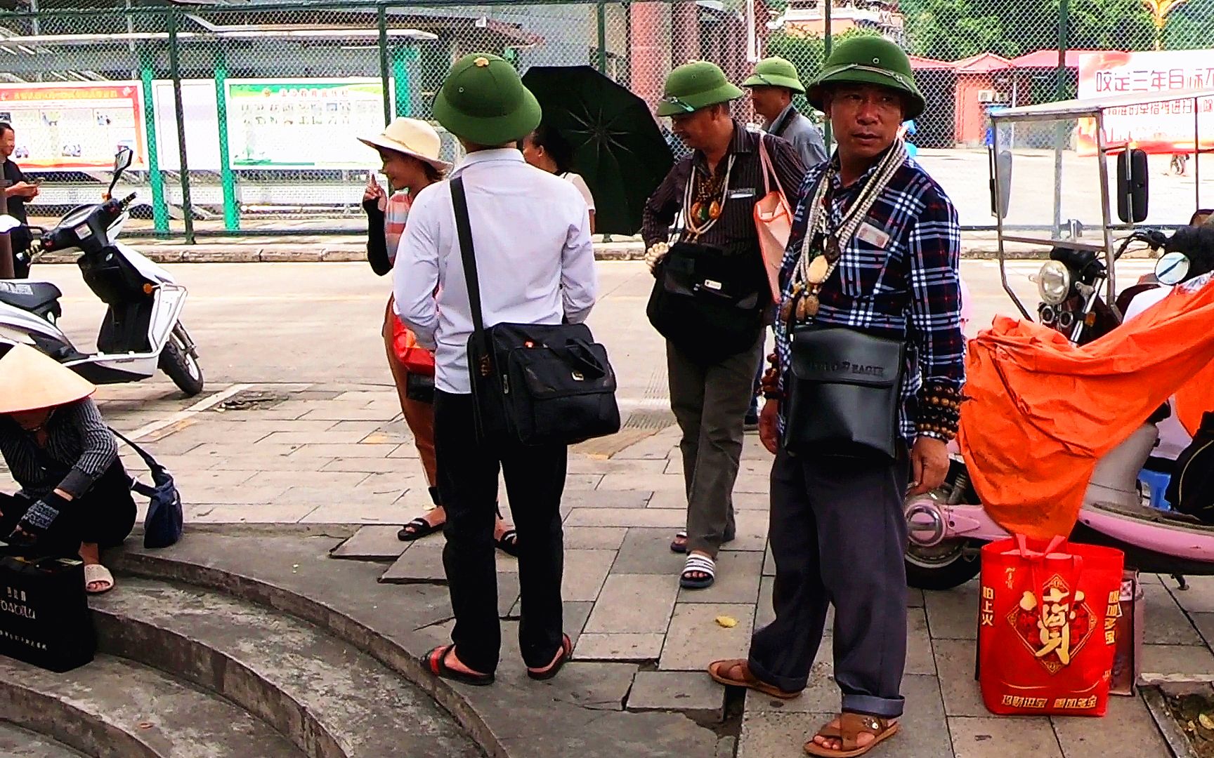 都说越南人喜欢戴绿帽子是真的吗带你一探究竟