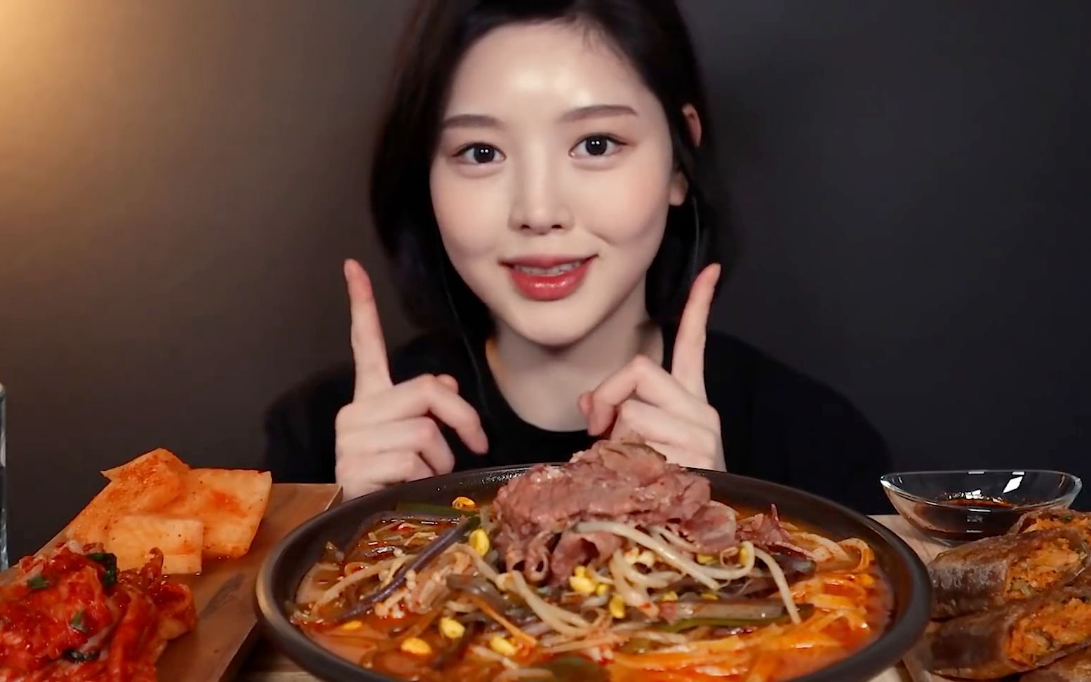 【boki吃播中字】辣牛肉汤刀切面配上荞麦煎饼 泡饭_哔哩哔哩 (゜-゜)