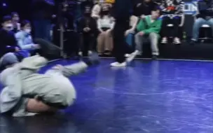 Download Video: 这种BBOY太可怕了 直接起飞LINE UP7 BBOY SKNUF BATTLE