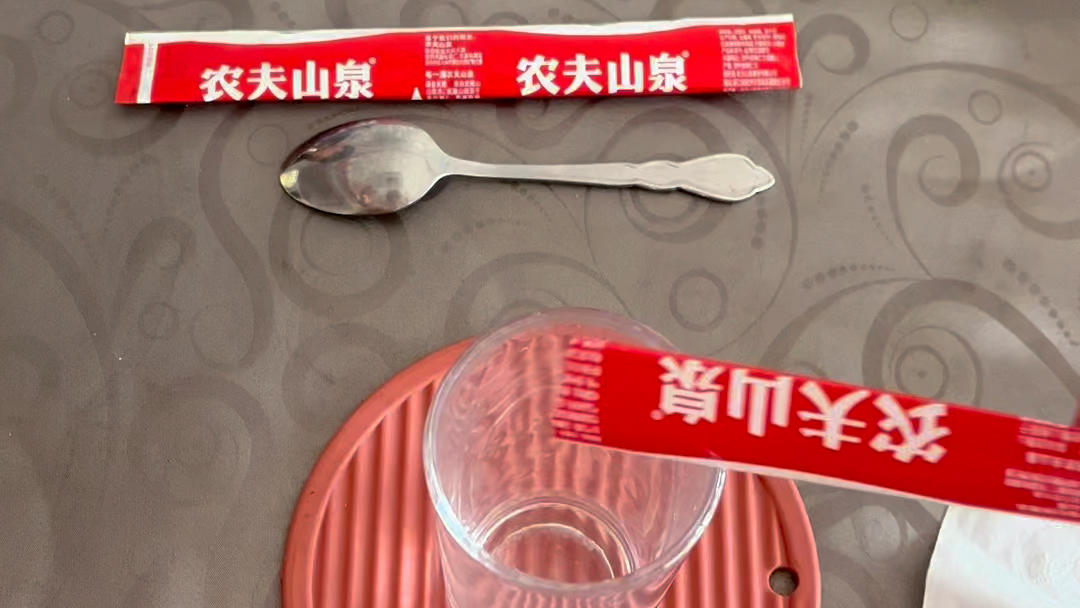 还好家里有速溶矿泉水,差点渴死我了#搞笑