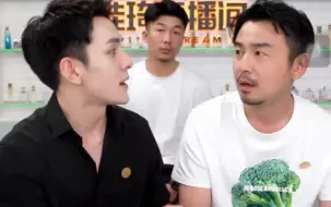 Tải video: 【李佳琦】突然转身的 对视和微笑 妈耶～～