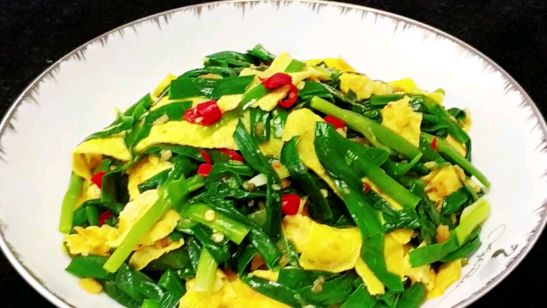 活动  韭菜新吃法～凉拌韭菜鸡蛋皮,口感鲜香,特别入味,下酒又下饭