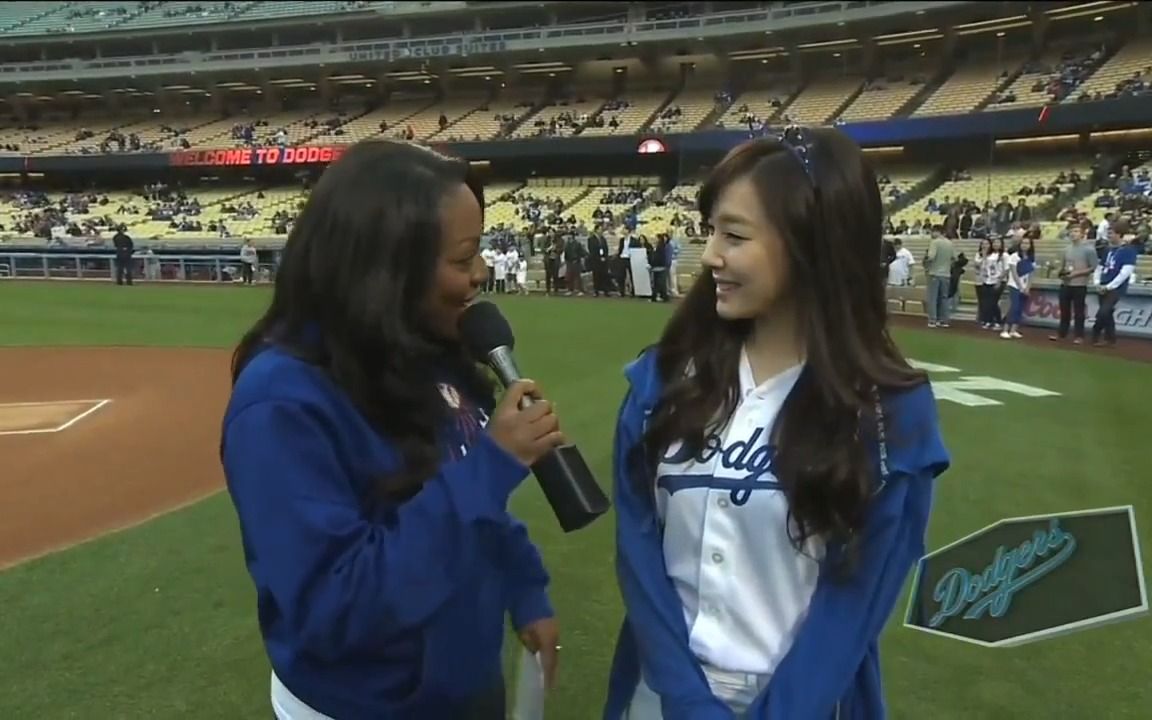 【LIVE】Tiffany CUT @ 130507 Dodgers vs Dbacks Game哔哩哔哩bilibili