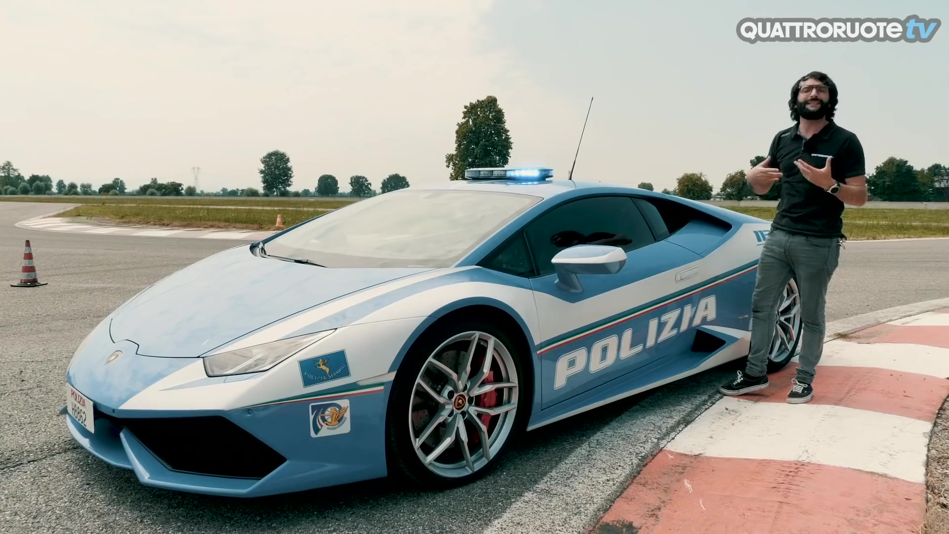 意呆利警方的兰博基尼警车_哔哩哔哩 (゜-゜)つロ 干杯~-bilibili