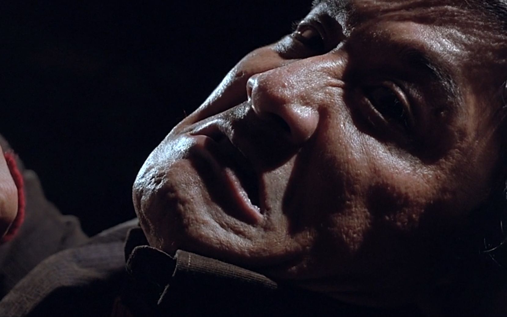 一部由梁家辉和任达华主演,因为温情的结局而受到诟病的电影《跟踪》