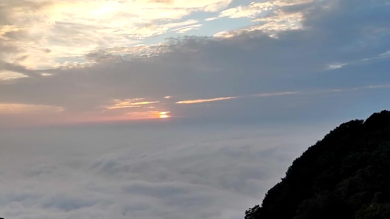 [图]泰山之巅，观云海日出～