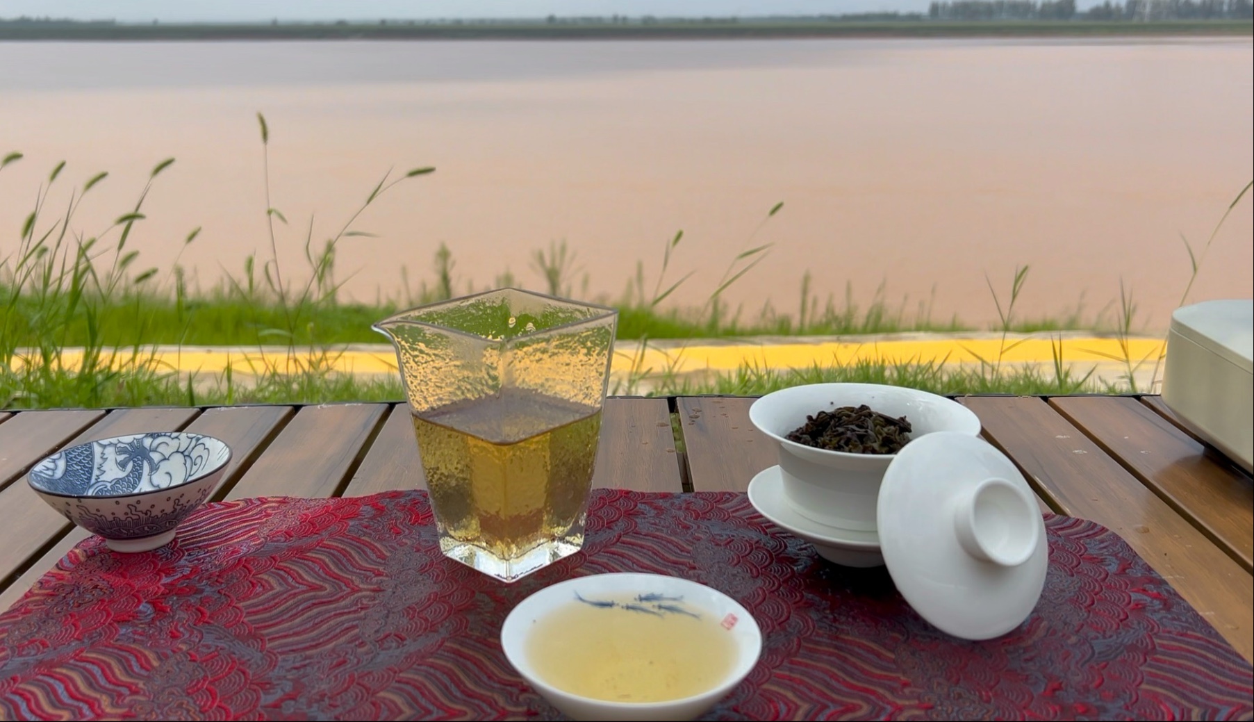 今日户外喝茶!赏河景!