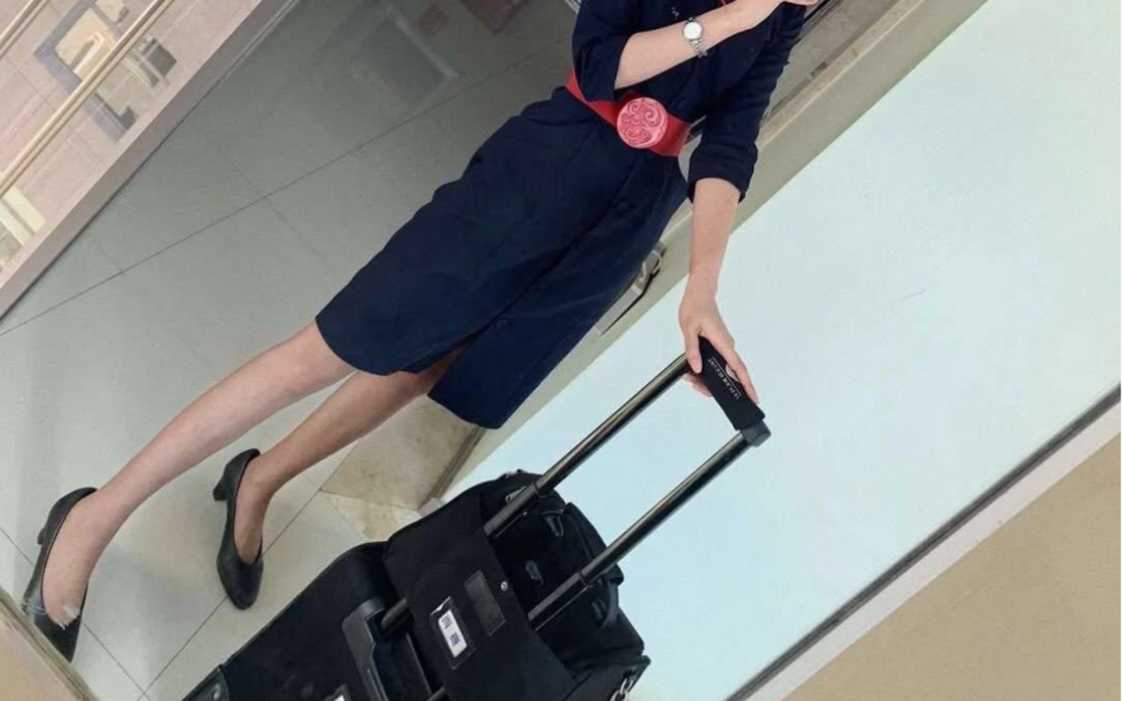 东航空乘小姐姐飞完班换鞋那一刻