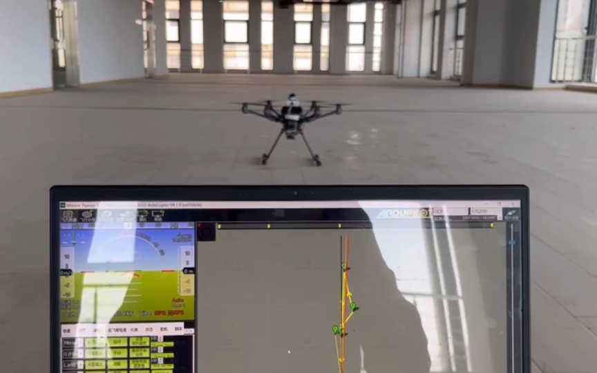 [图]室内打点飞行能把飞行控制都交给程序，需要莫大的勇气和信心。3D雷达，果然没有让我失望