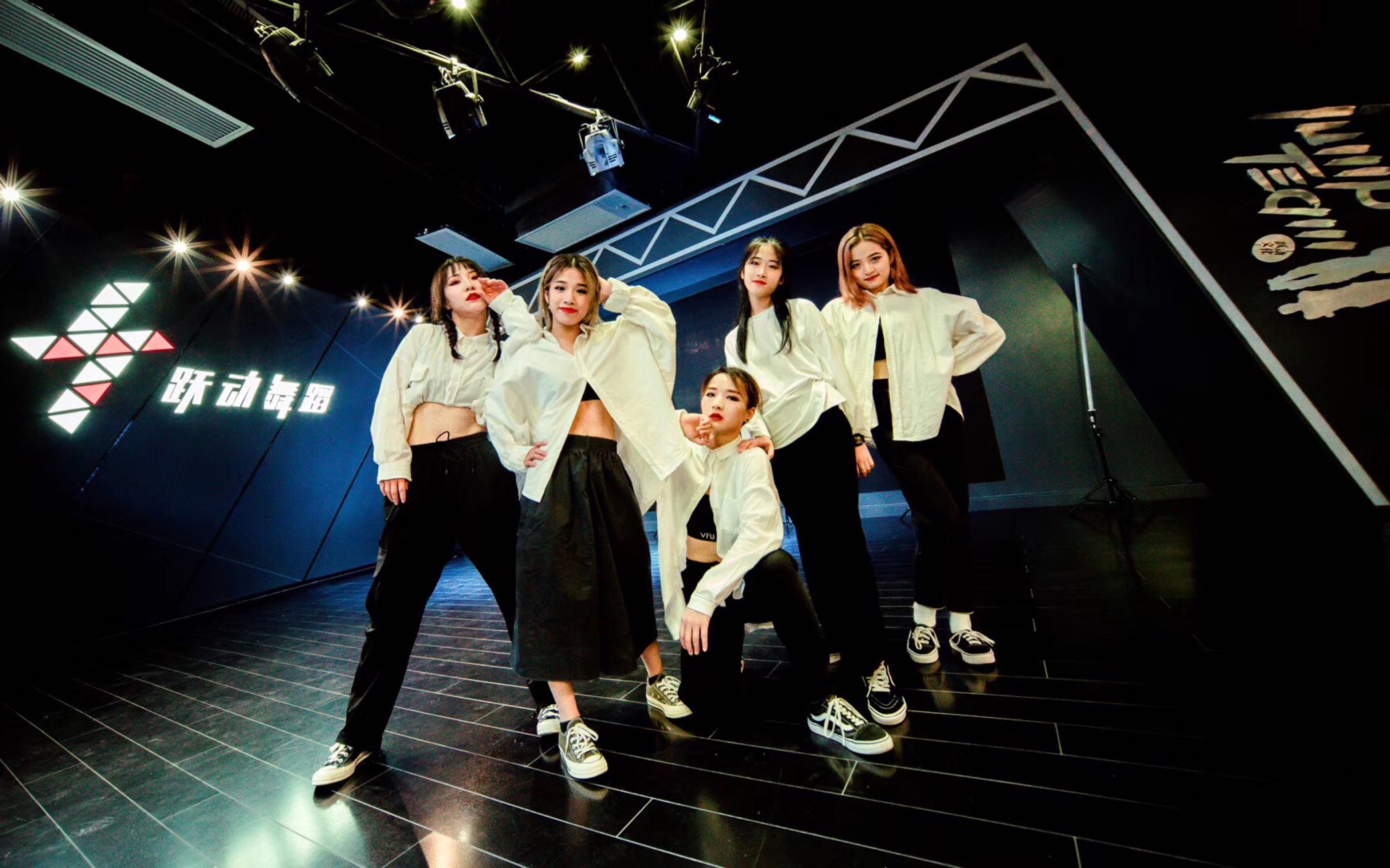 跃动舞蹈邓紫棋红蔷薇白玫瑰舞蹈