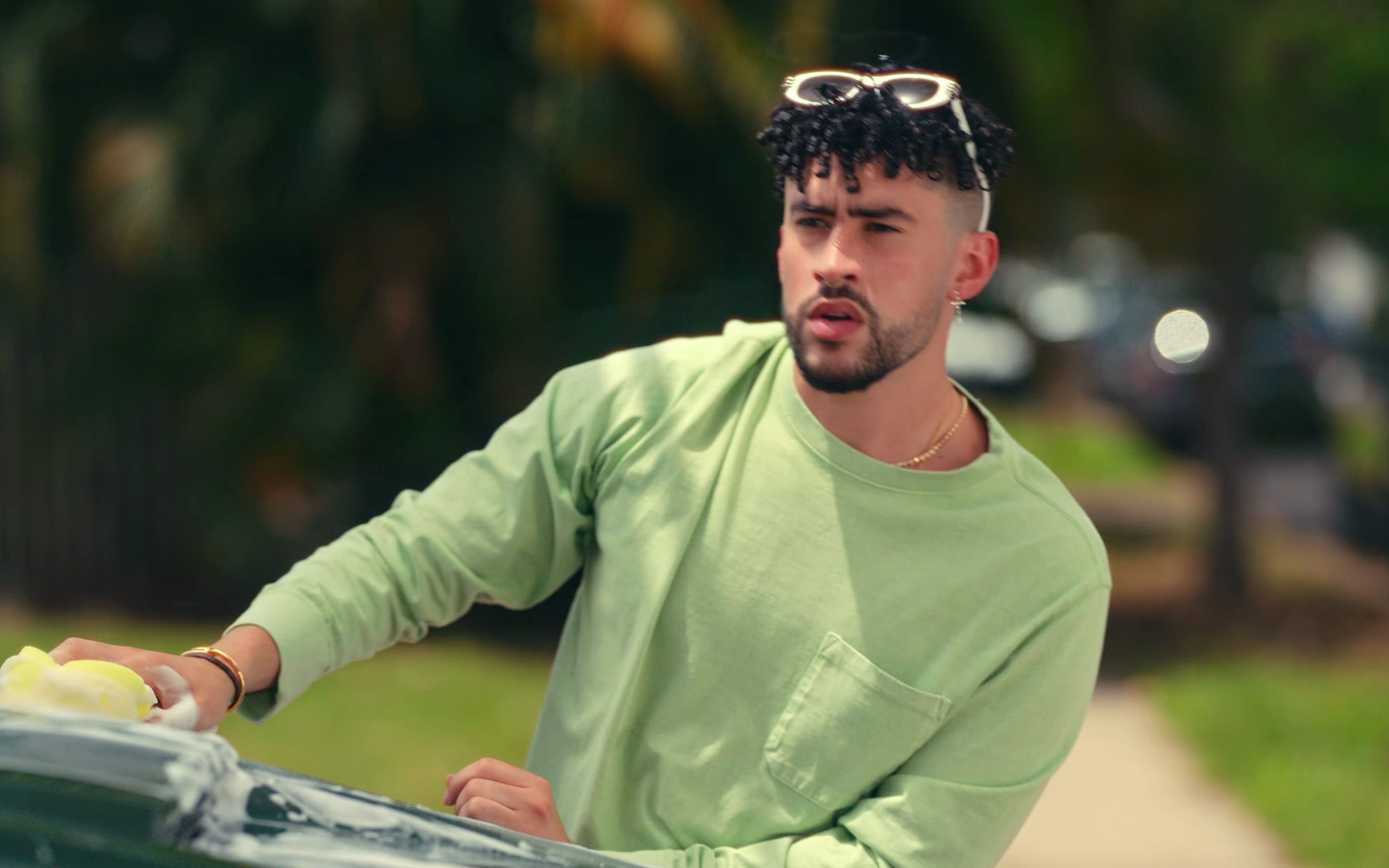 (4k60帧极致享受)全球热门音乐视频第二名:bad bunny - me porto