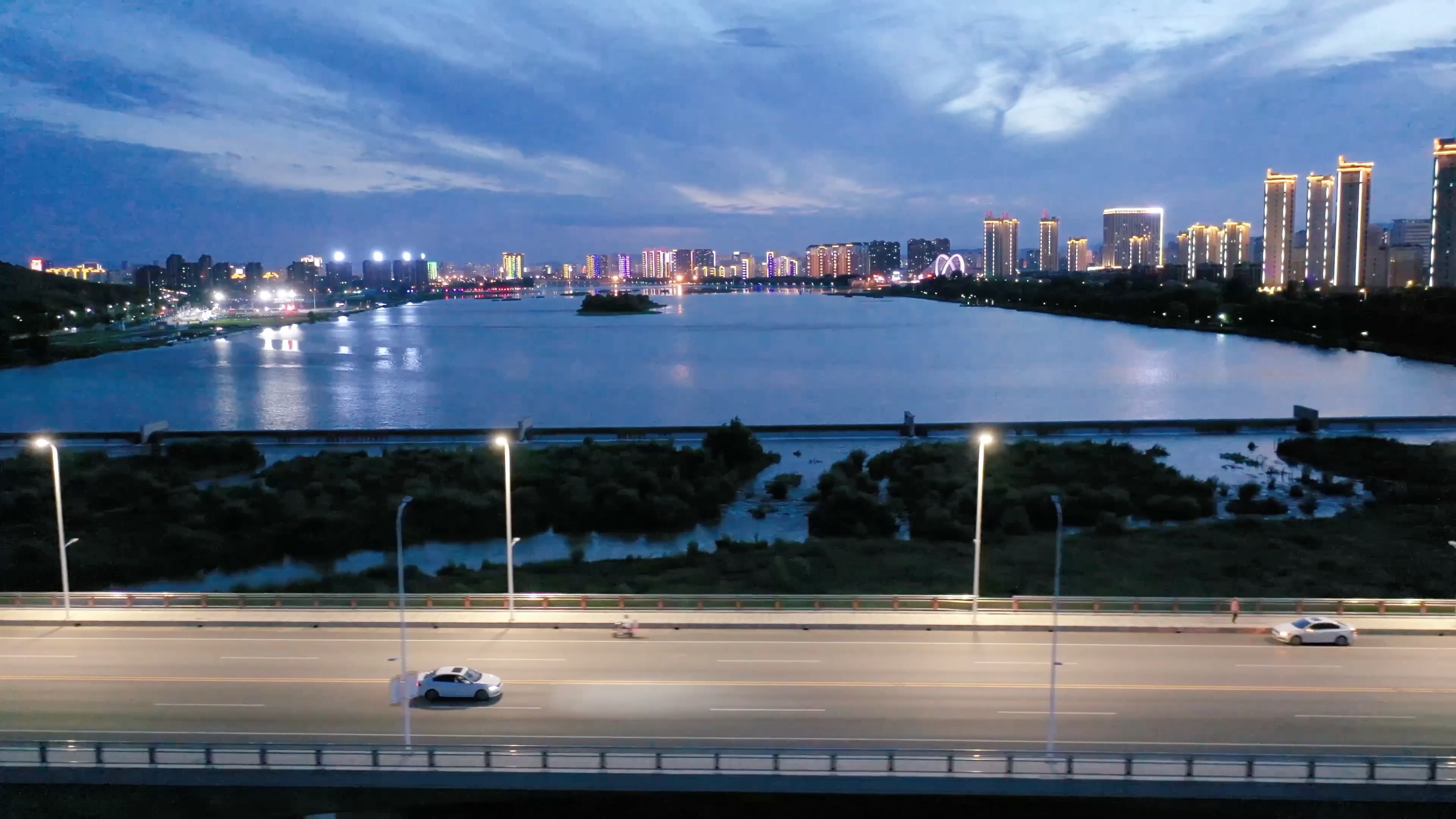 美丽的朝阳夜景